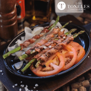 ESPARRÁGOS ASADOS CON TOCINO
